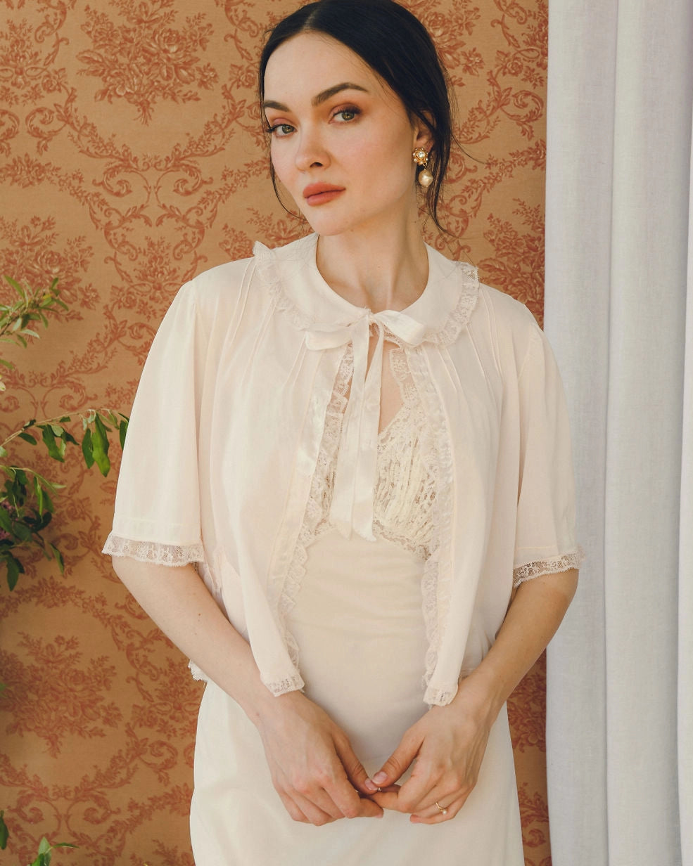 Vintage 1940s Boudoir Jacket With Lace Trim And Ribbon Tie
