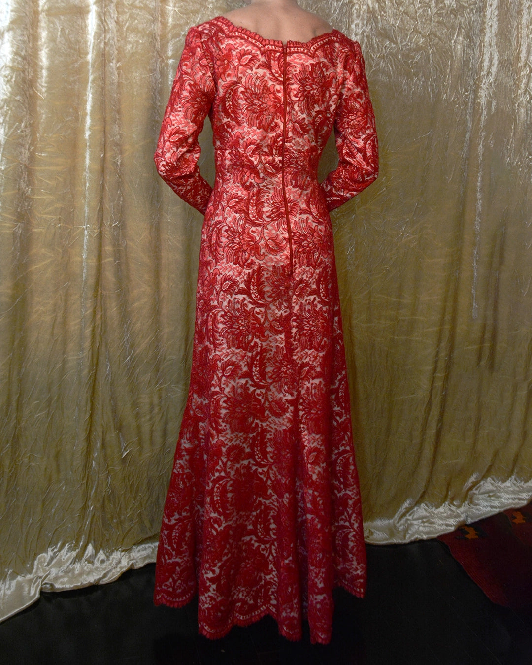 Vintage 1950s Lace Sweetheart Neckline Mermaid Gown