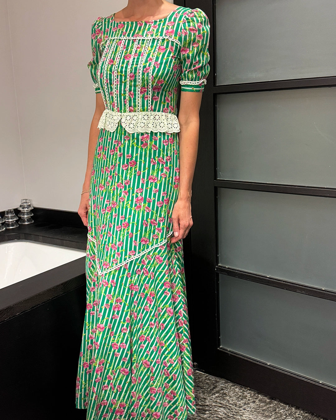 Vintage 1970s Graphic Floral Maxidress with Eyelet Trim