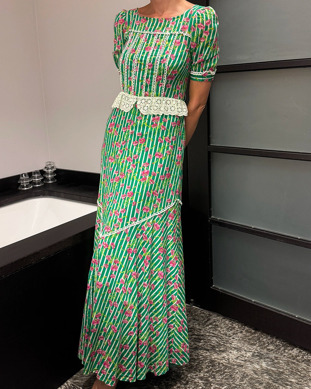 Vintage 1970s Graphic Floral Maxidress with Eyelet Trim