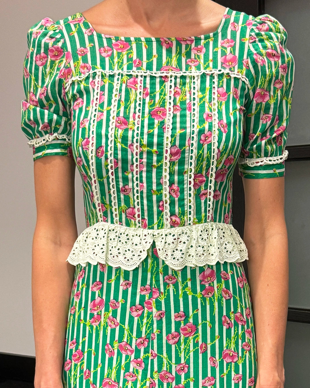 Vintage 1970s Graphic Floral Maxidress with Eyelet Trim