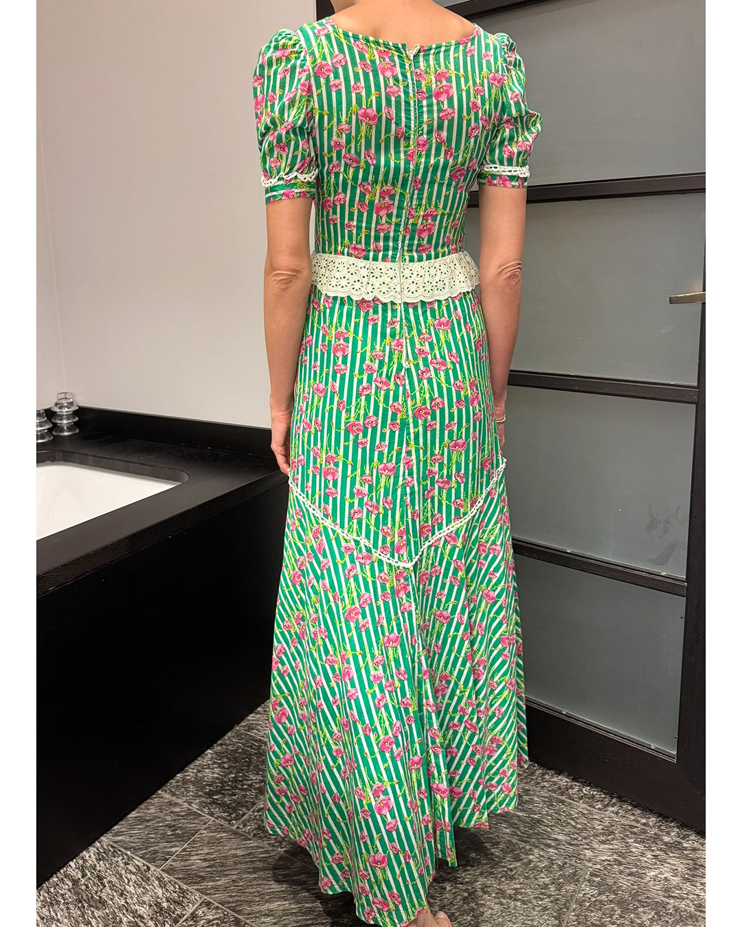 Vintage 1970s Graphic Floral Maxidress with Eyelet Trim