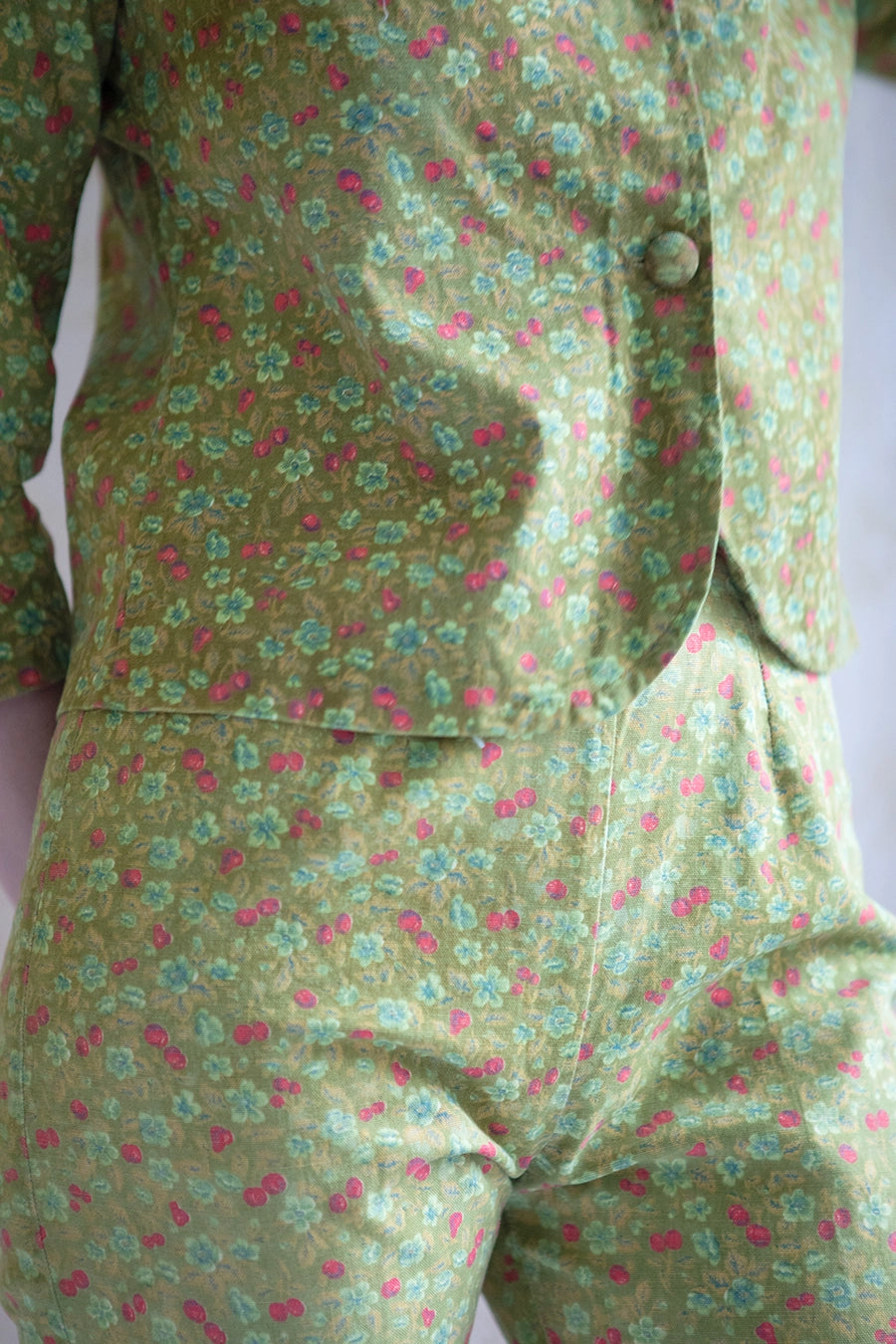 Vintage 1960s Cherry Print Capri Pants Matching Set