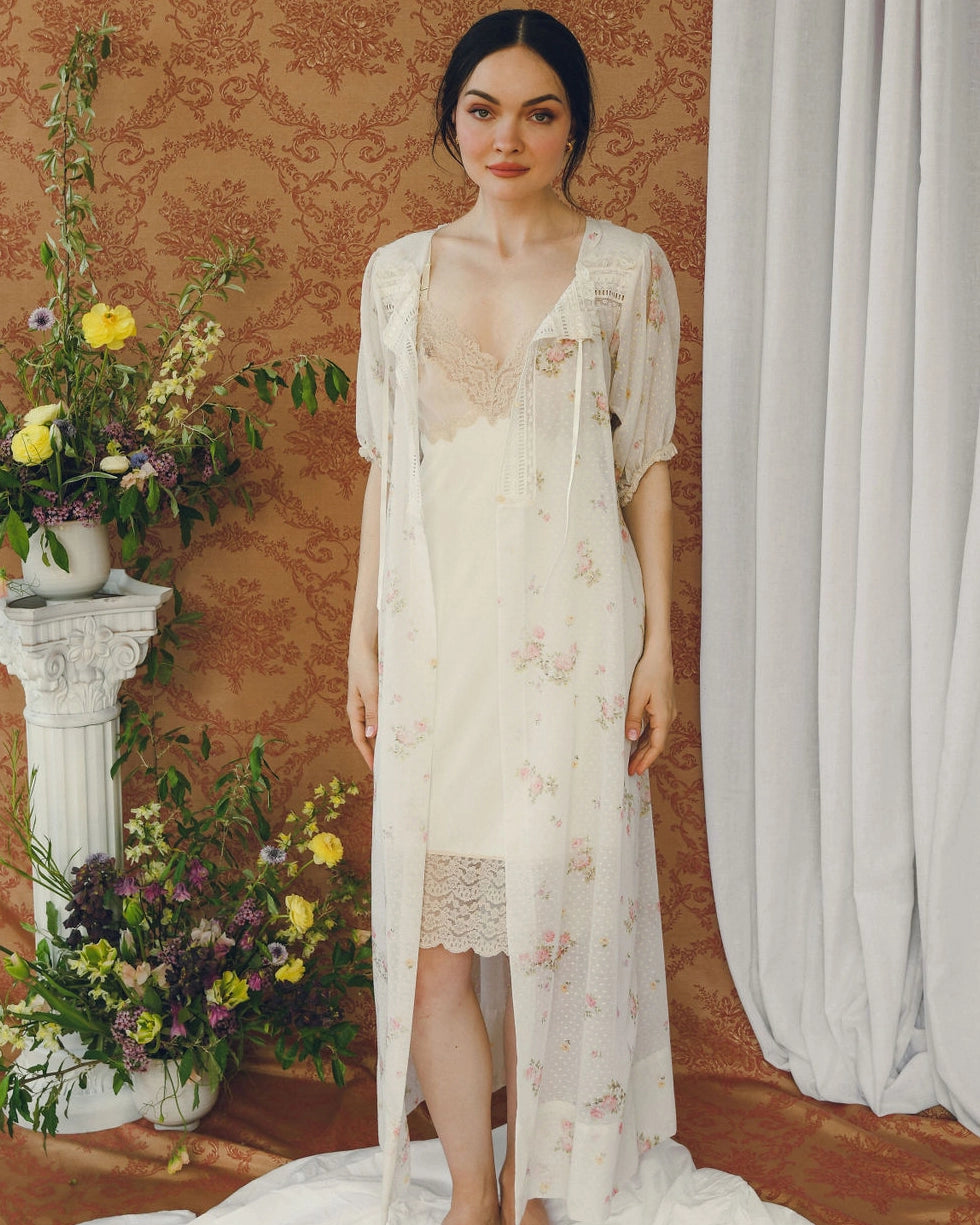 Vintage 1960s Ivory Slip With Lace Details