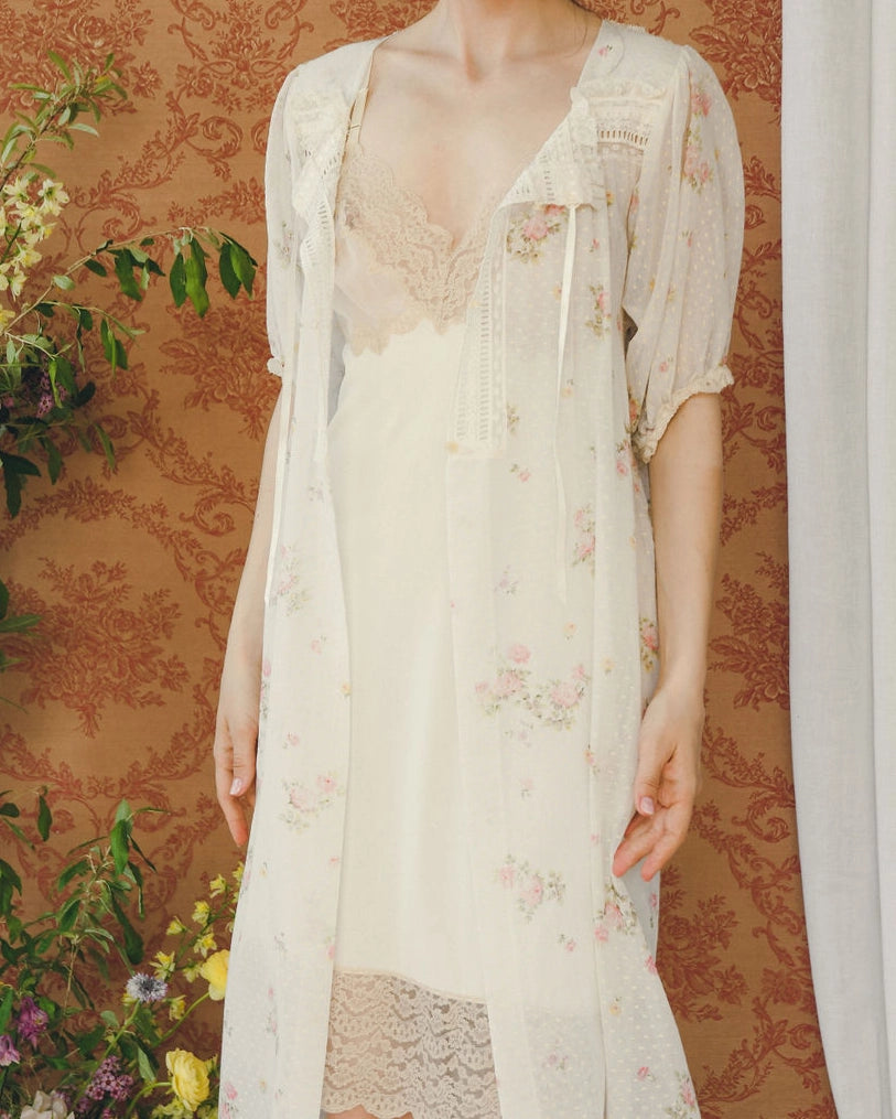 Vintage 1960s Ivory Slip With Lace Details