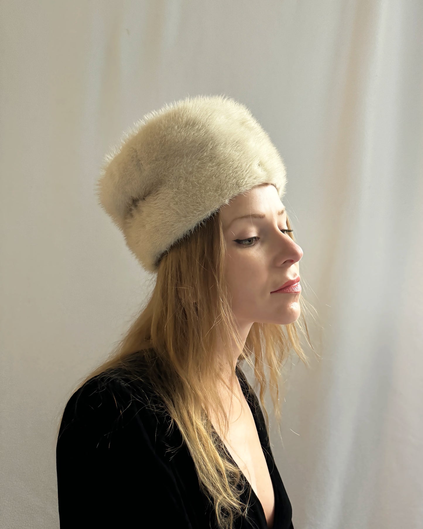 Vintage 1960s Pearl Mink Hat