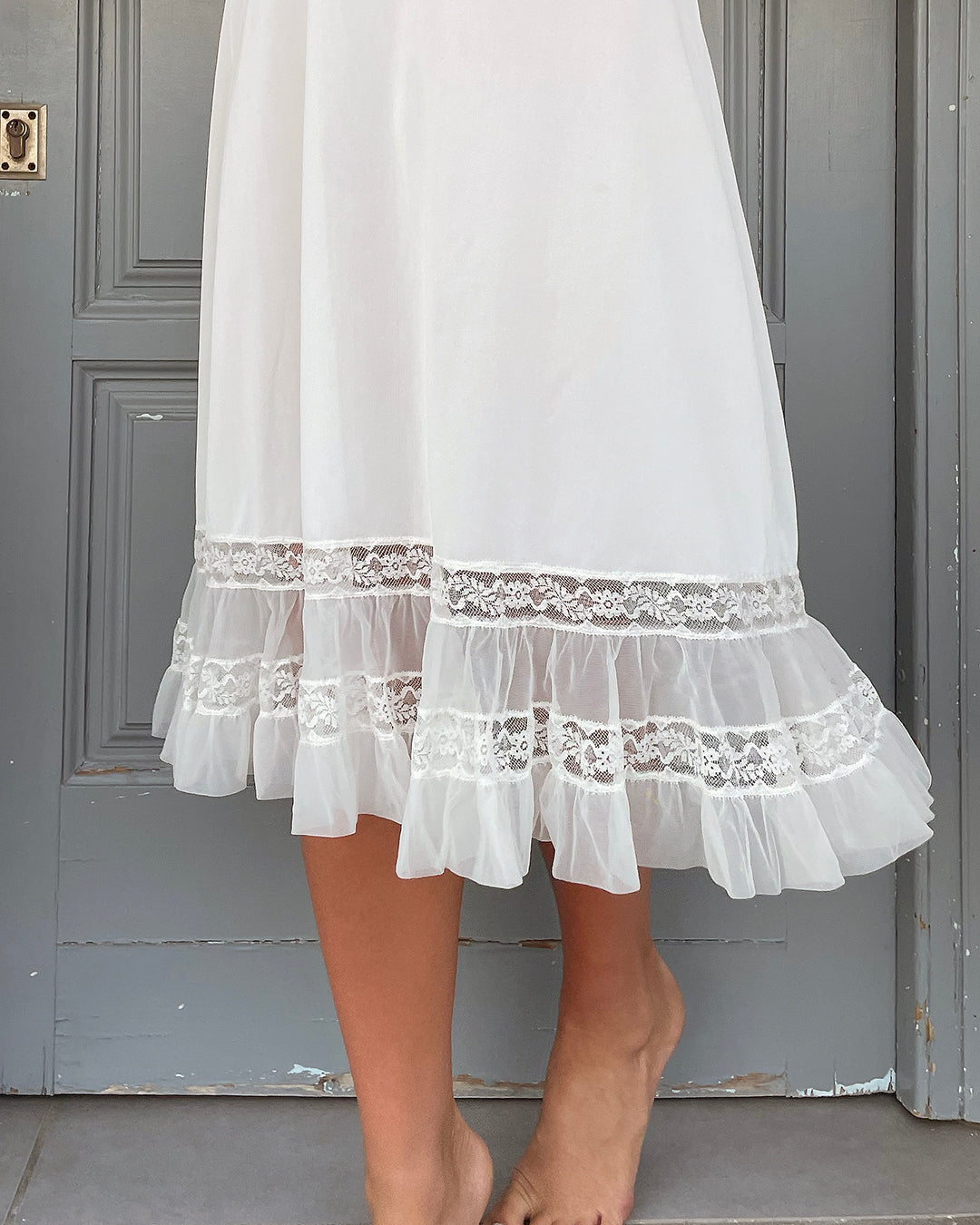 Vintage 1950s Ivory Lace Slip With Tiered Flounce Hem | XS-M
