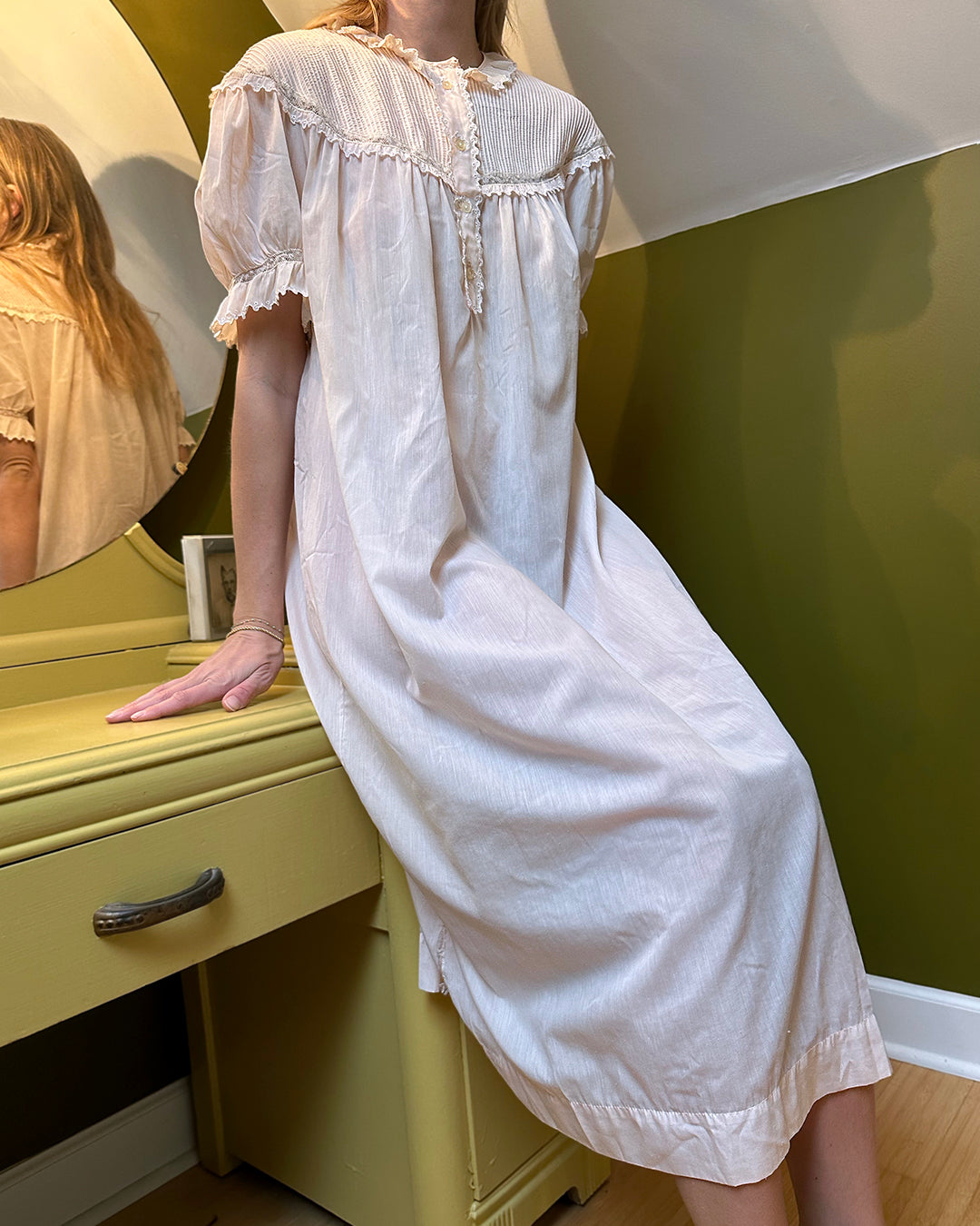 Vintage 1960s Eyelet Trim Nightdress