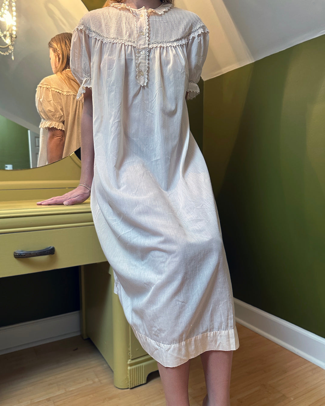 Vintage 1960s Eyelet Trim Nightdress