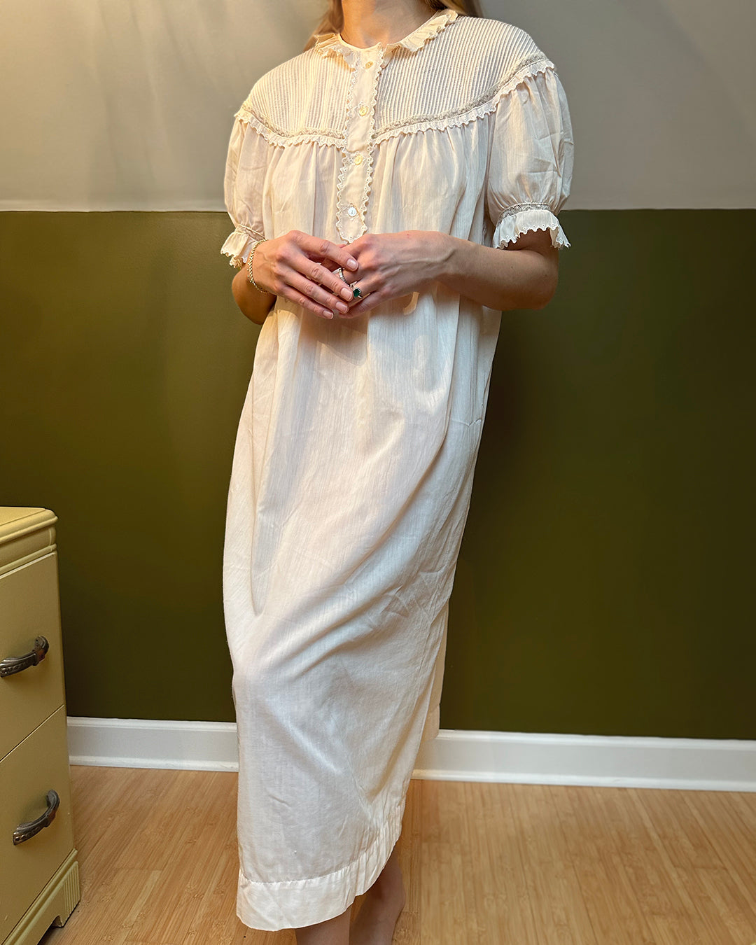Vintage 1960s Eyelet Trim Nightdress