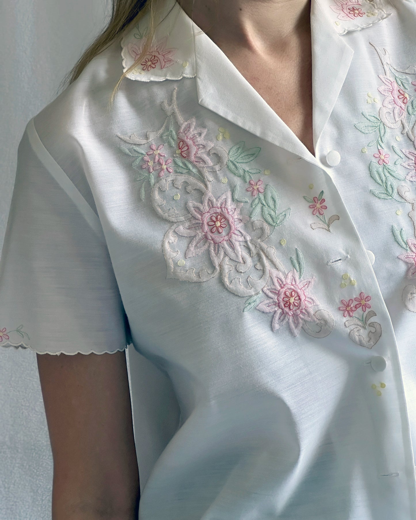 Vintage 1960s Floral Embroidered Blouse