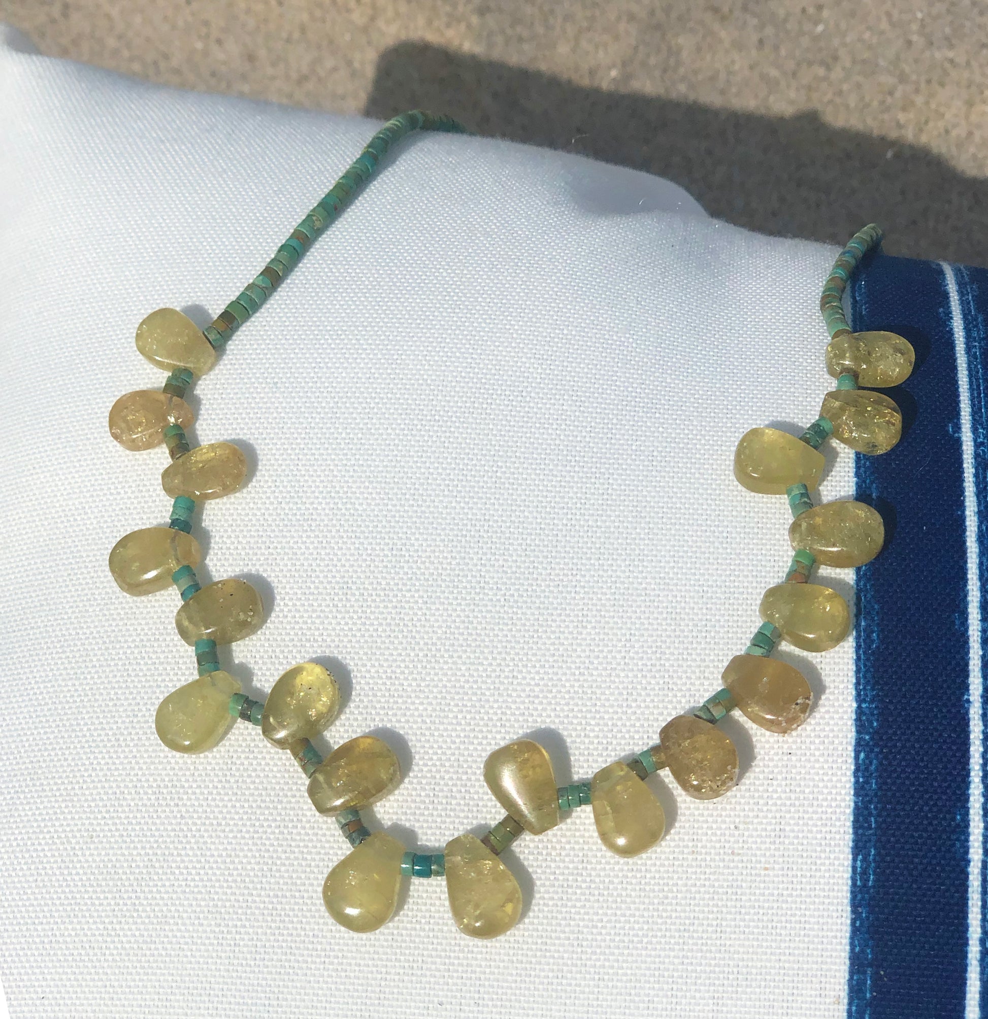 VINTAGE NATIVE AMERICAN TURQUOISE HEISHI CHOKER
