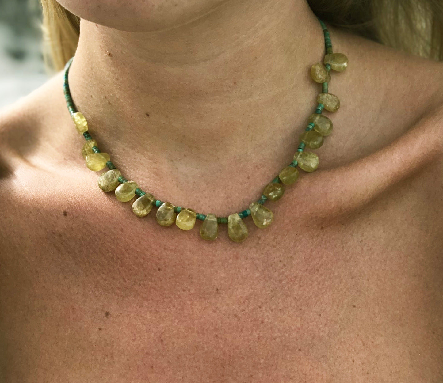 VINTAGE NATIVE AMERICAN TURQUOISE HEISHI CHOKER