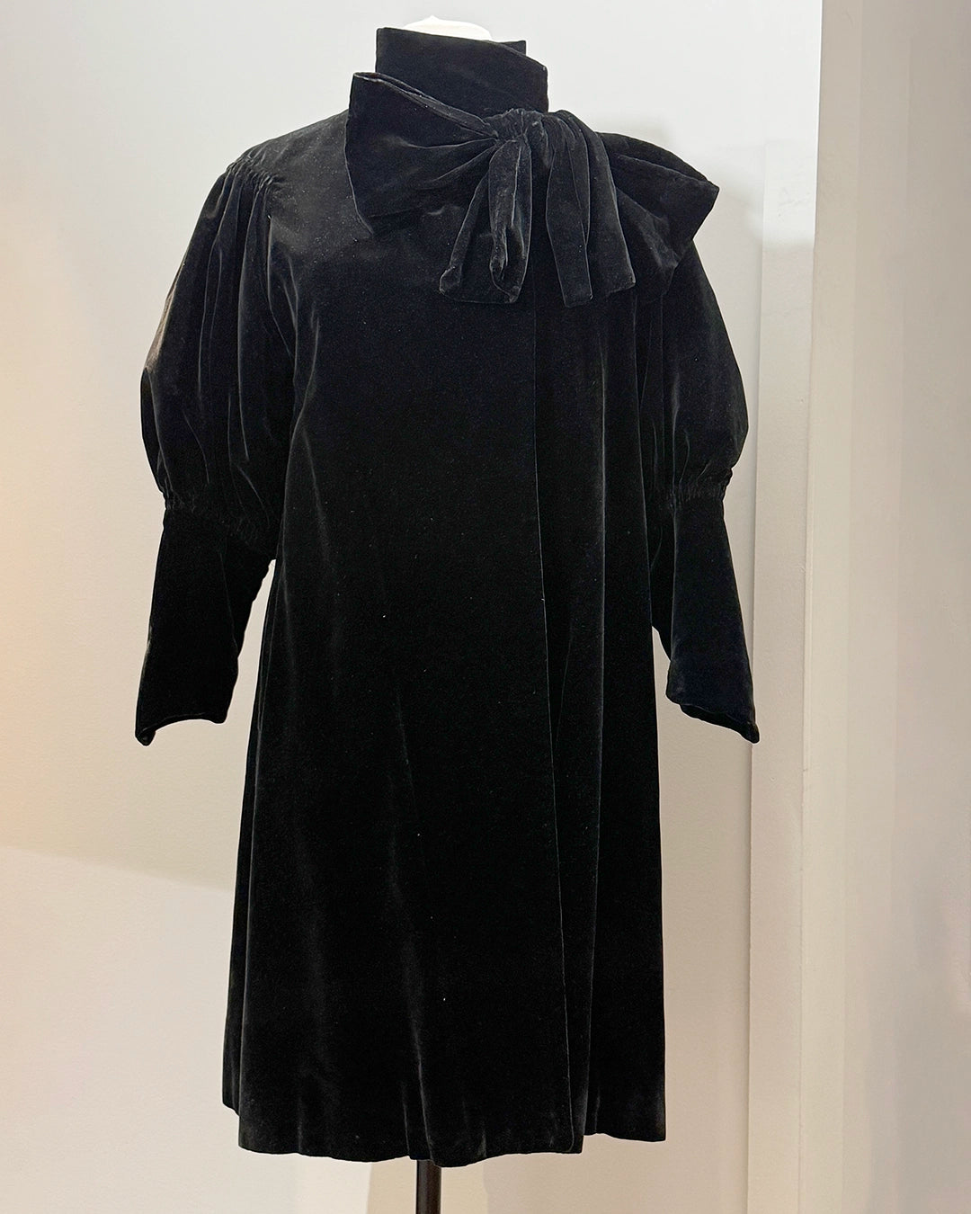 Antique 1920s Velvet Mutton Sleeve Opera Coat with Bow Collar
