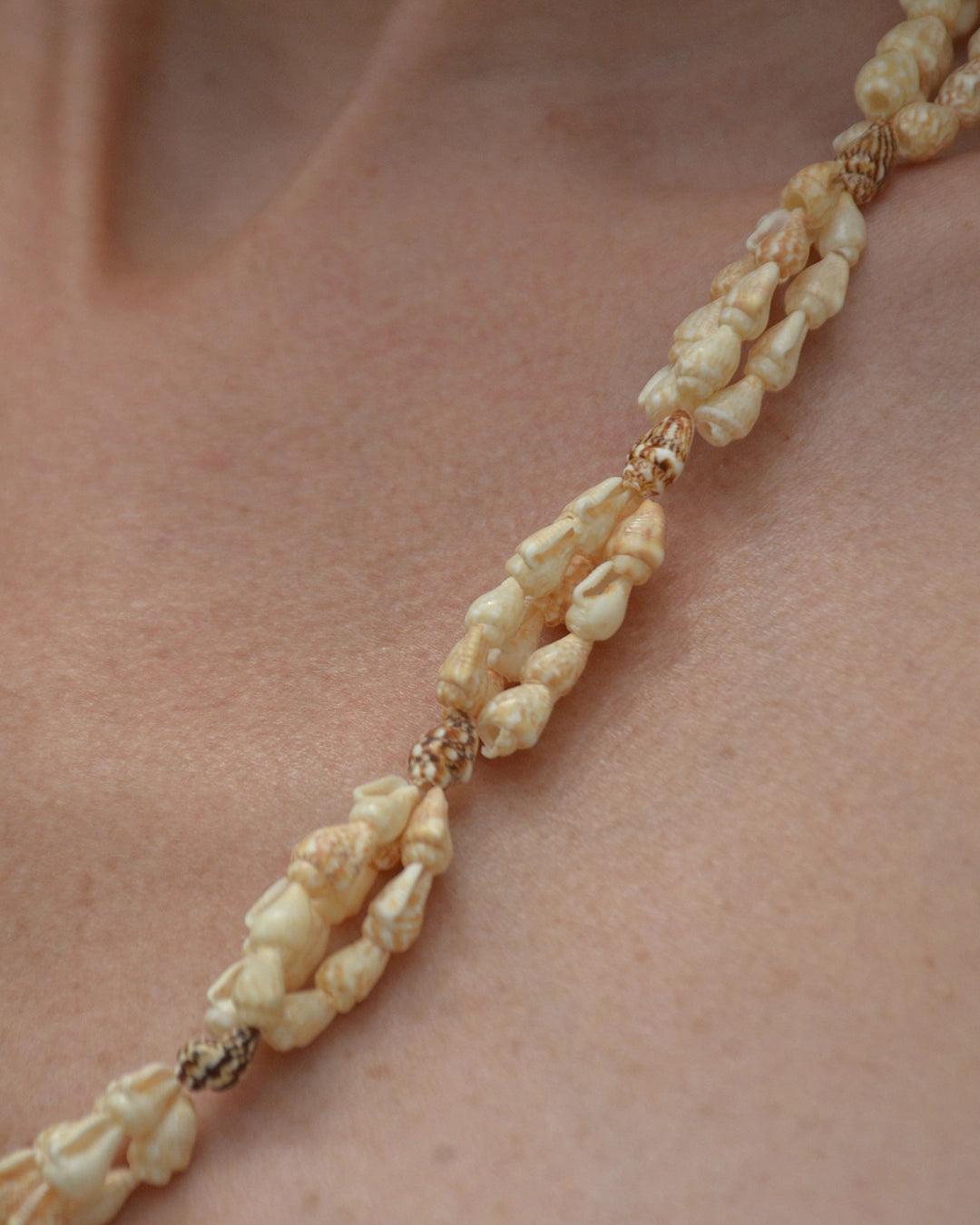 Vintage Seashell Pendant Necklace