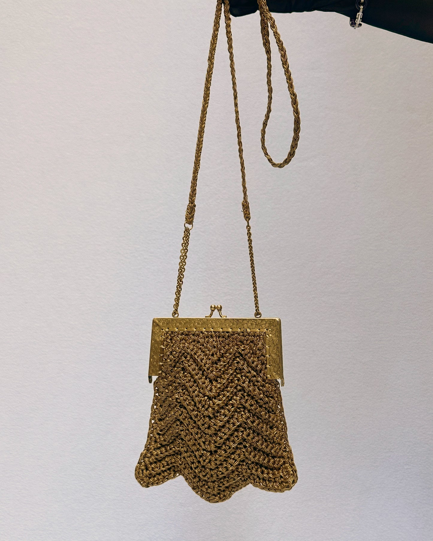 VINTAGE 1920s-STYLE GOLD FRAME BAG