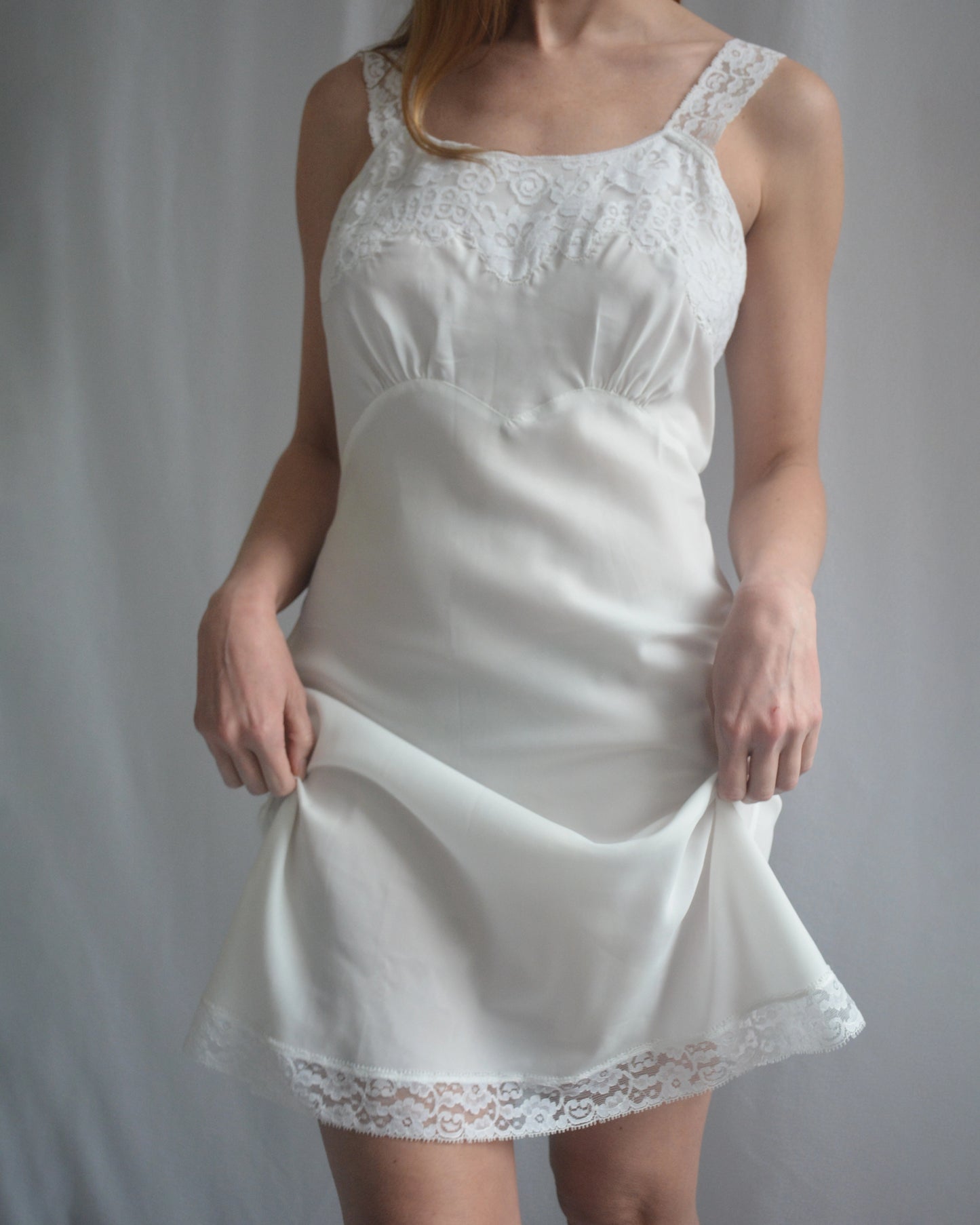 VINTAGE 1950s LACE-TRIM IVORY SLIP