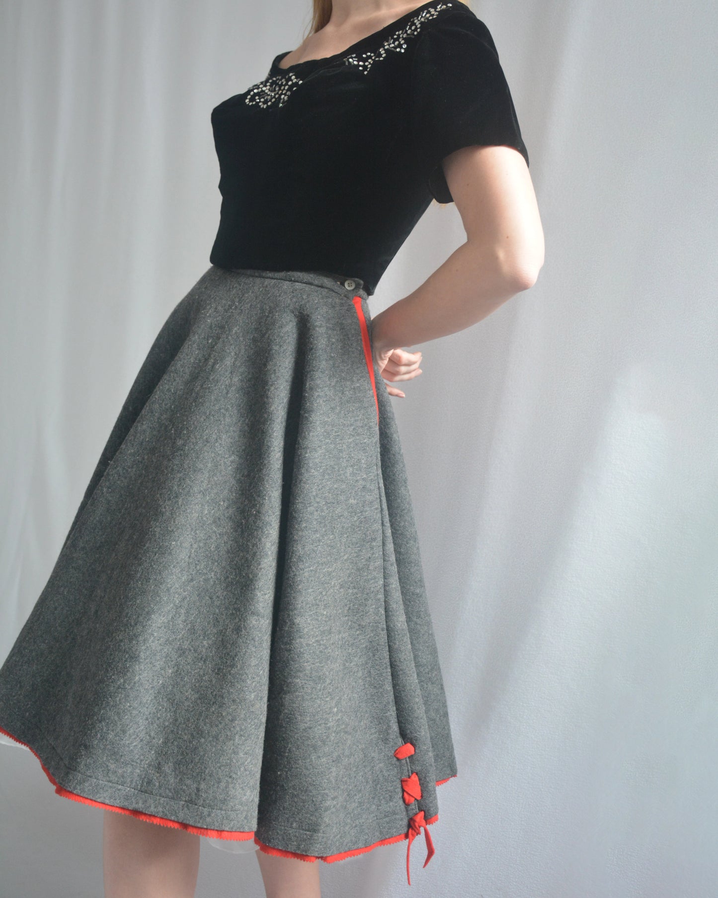 1950s DESIGNER VINTAGE WOOL FELT CIRCLE SKIRT