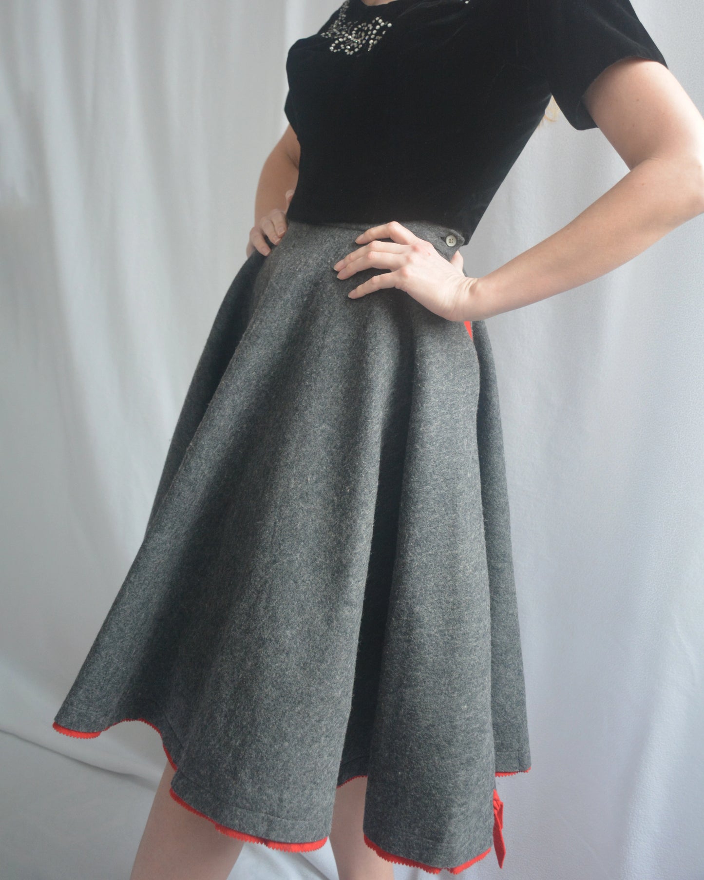 1950s DESIGNER VINTAGE WOOL FELT CIRCLE SKIRT