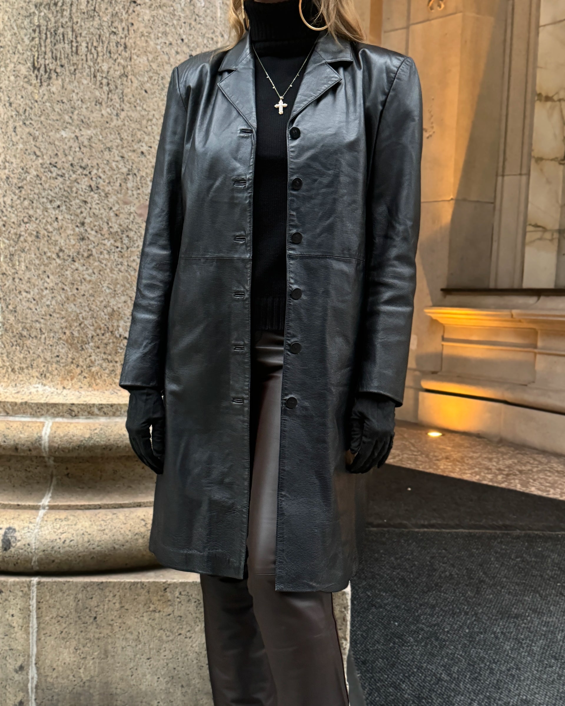 VINTAGE-BLACK-LEATHER-TRENCH-