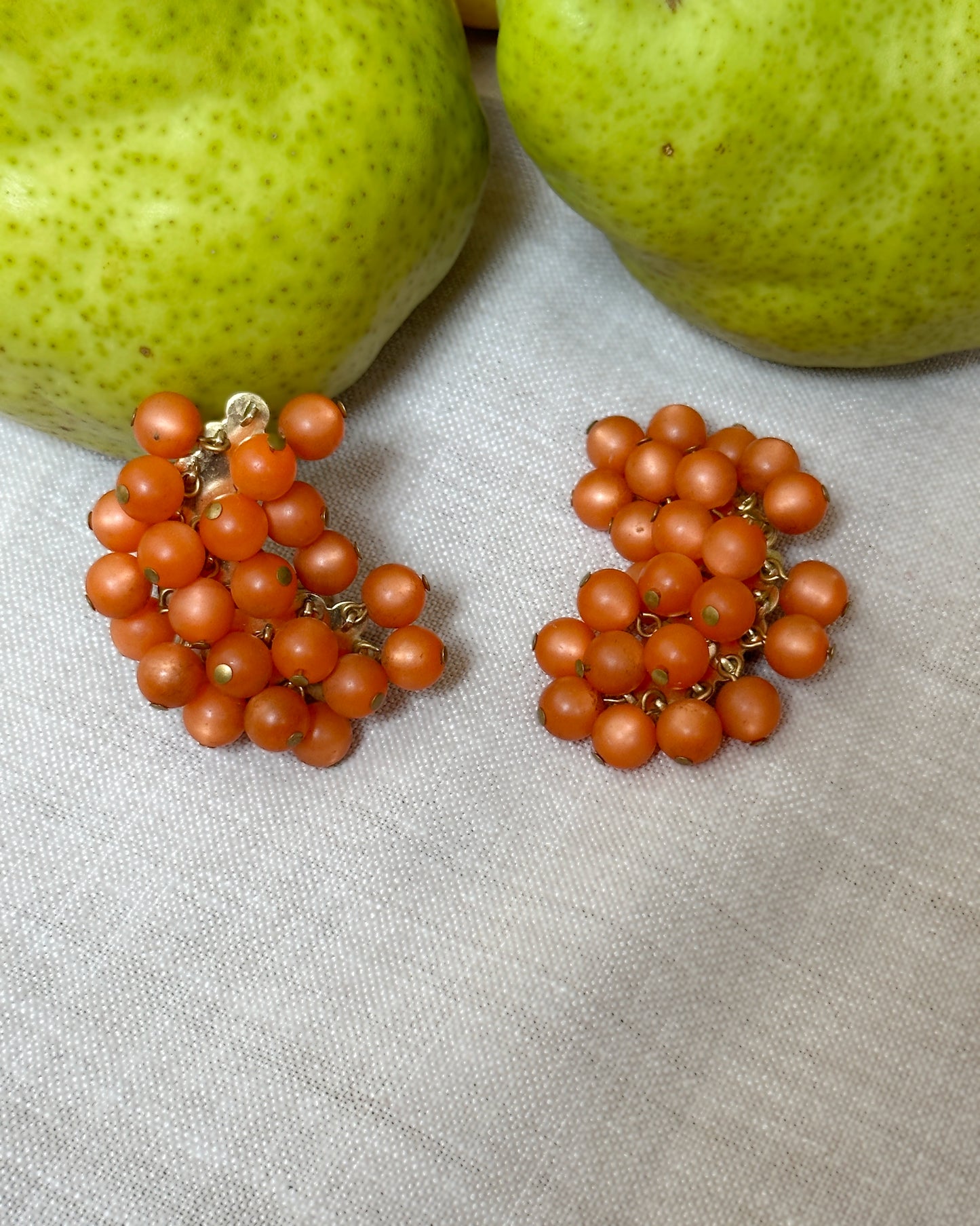 VINTAGE 1950s CORAL EARCLIPS