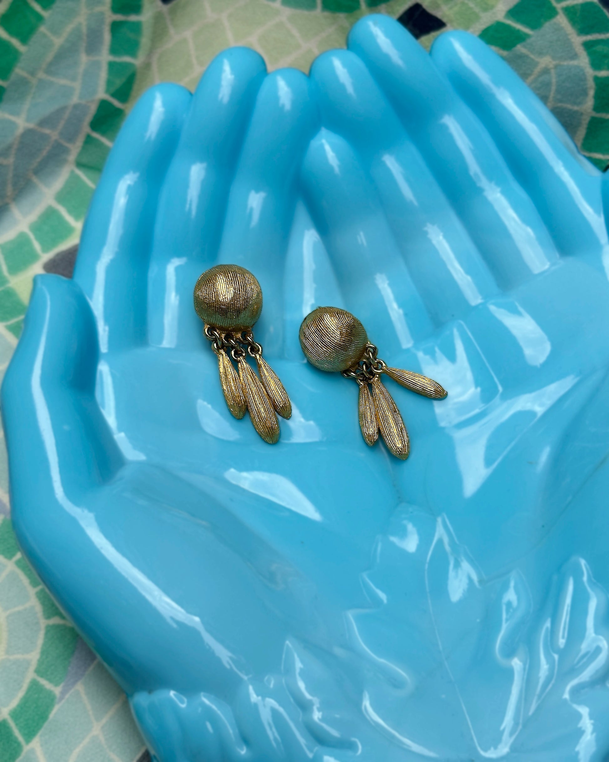 VINTAGE VICTORIAN ETRUSCAN REVIVAL STYLE EARRINGS Very Breezy
