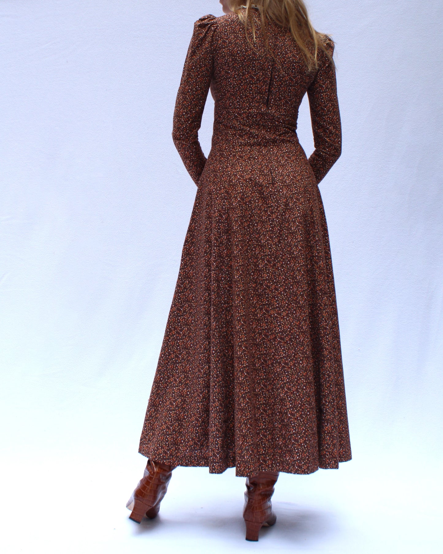 1970s VICTORIAN STYLE CALICO MAXIDRESS, in the style of Gunne Sax
