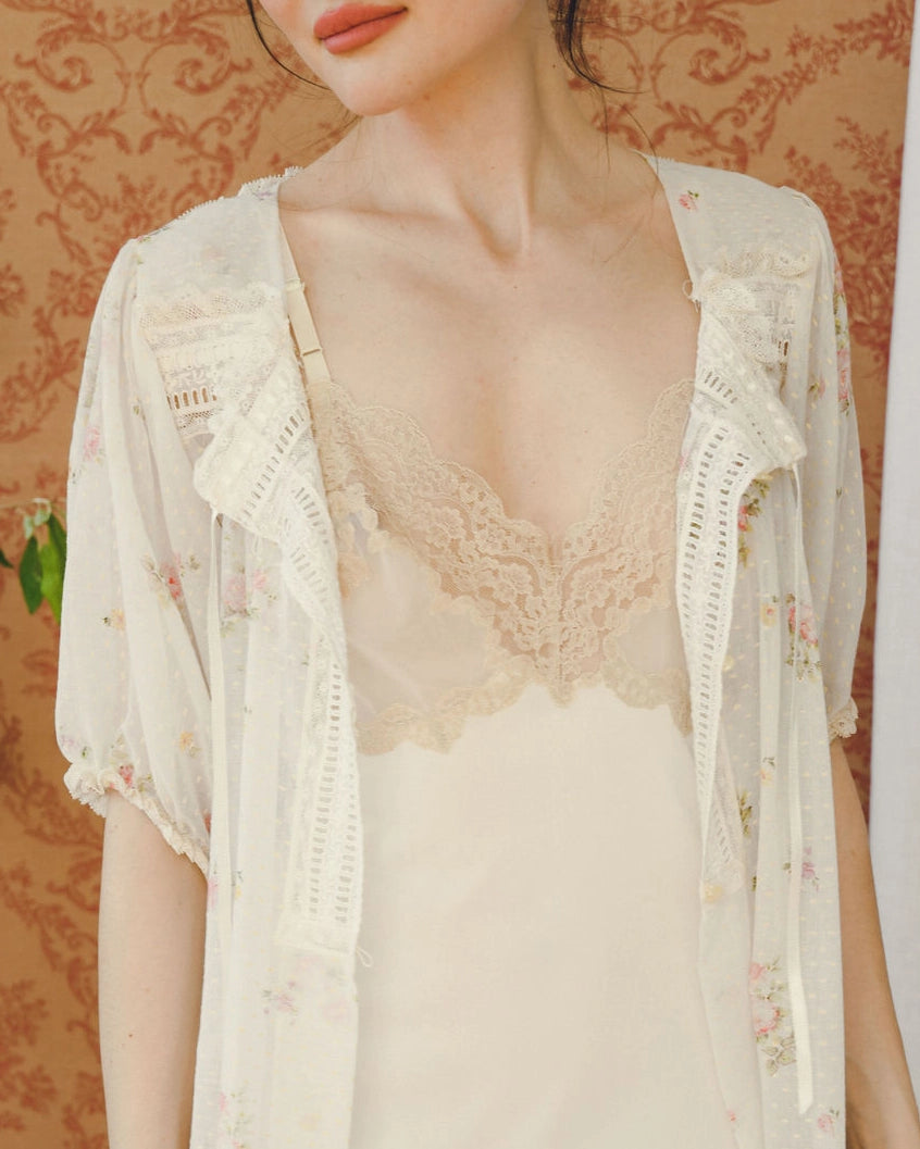 VINTAGE 1960s IVORY SLIP WITH LACE DETAILS