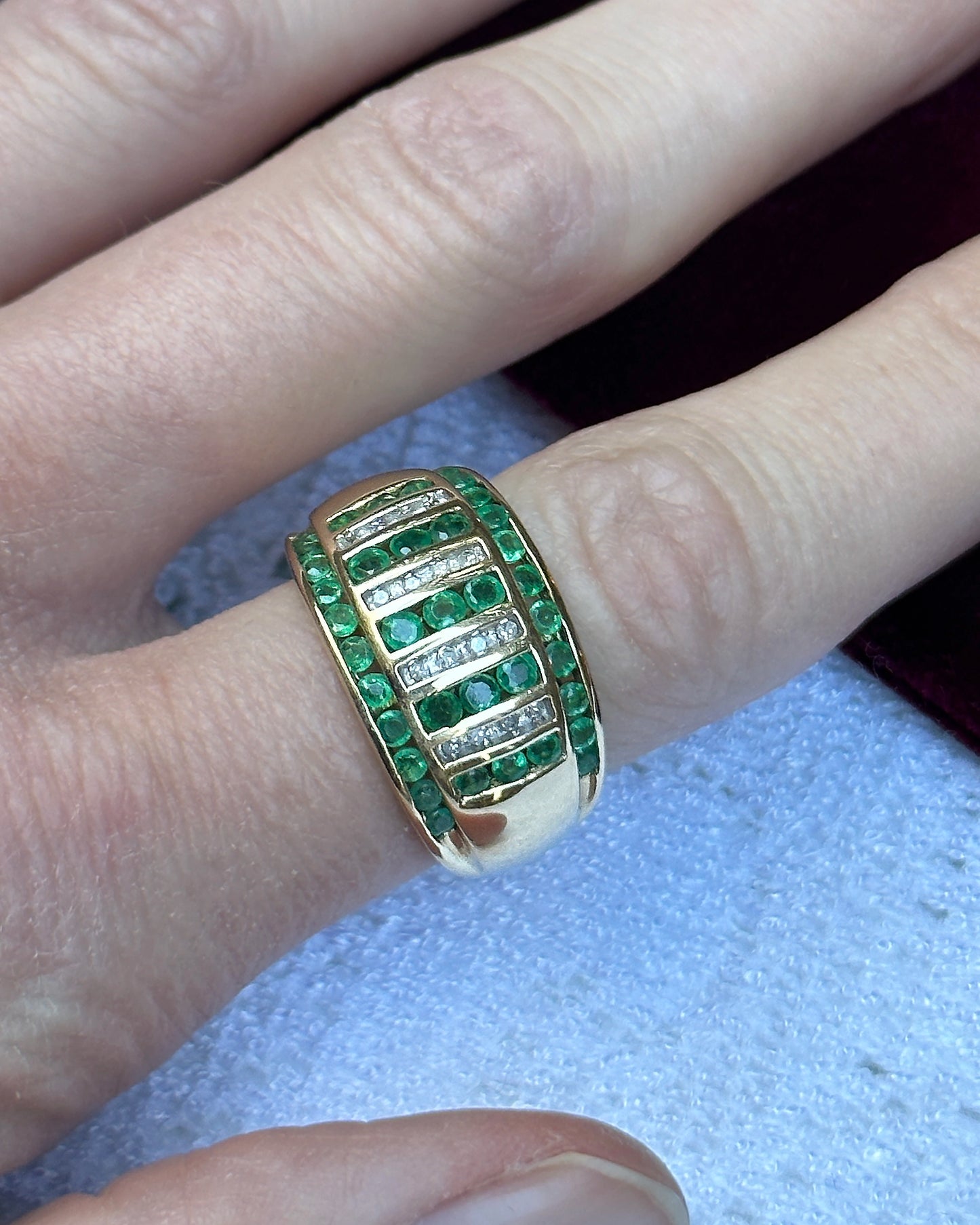 VINTAGE EMERALD AND DIAMOND GOLD BOMBE RING
