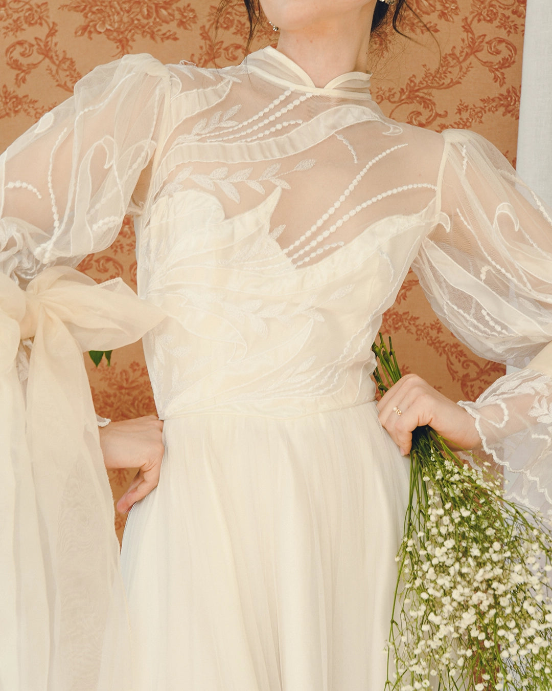 Vintage Bow-Sleeve Wedding Gown With Detachable Tiered Train