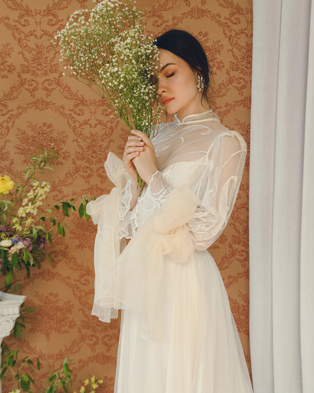 Vintage Bow-Sleeve Wedding Gown With Detachable Tiered Train