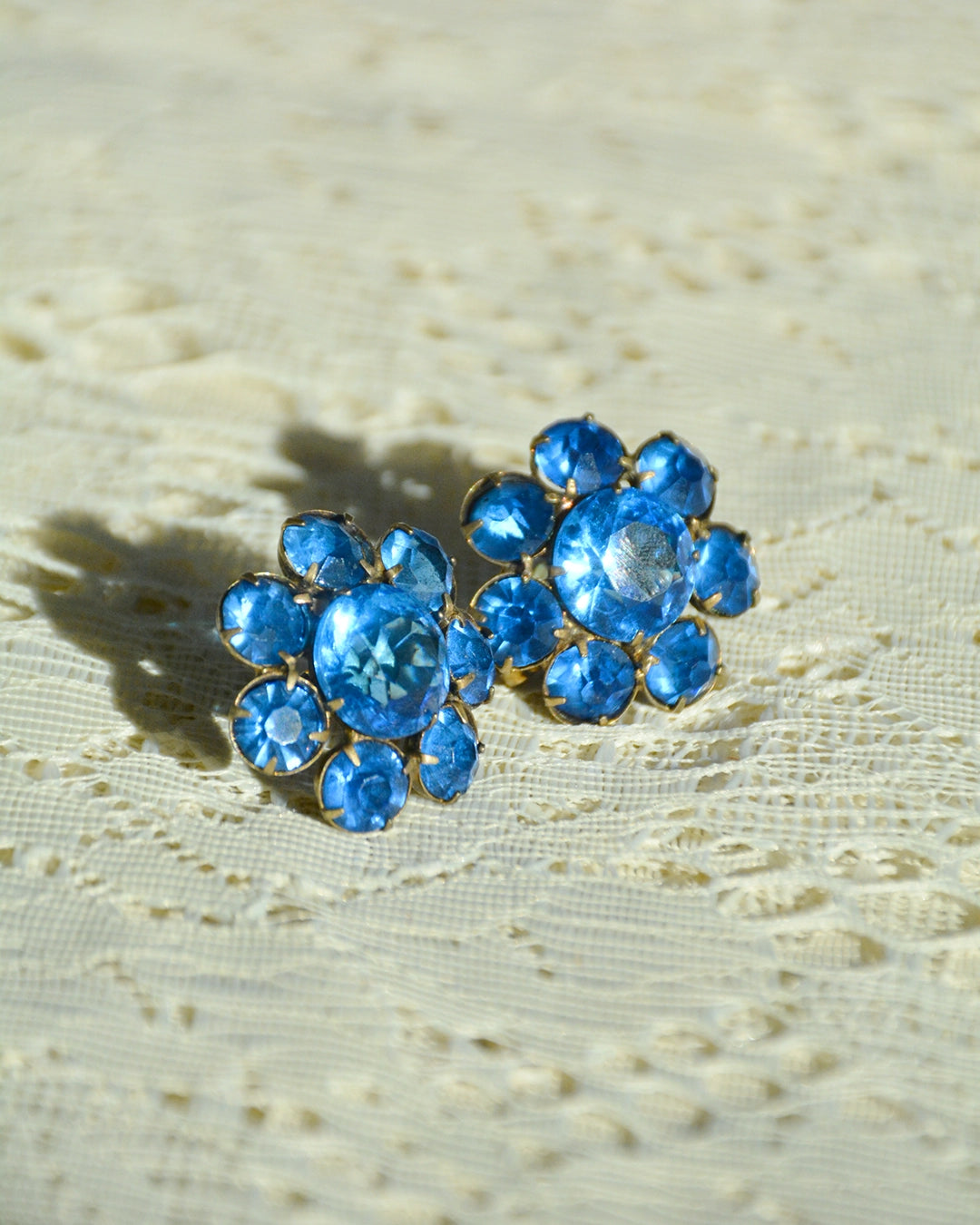 Vintage 1950s Blue Crystal Flower Cluster Stud Earrings