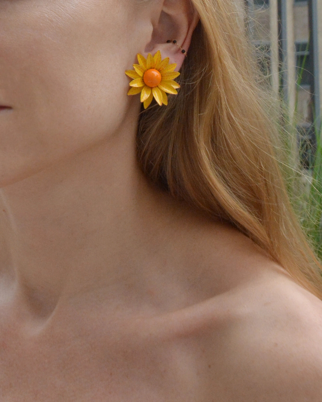 Vintage 1960s Daisy Flower Earrings