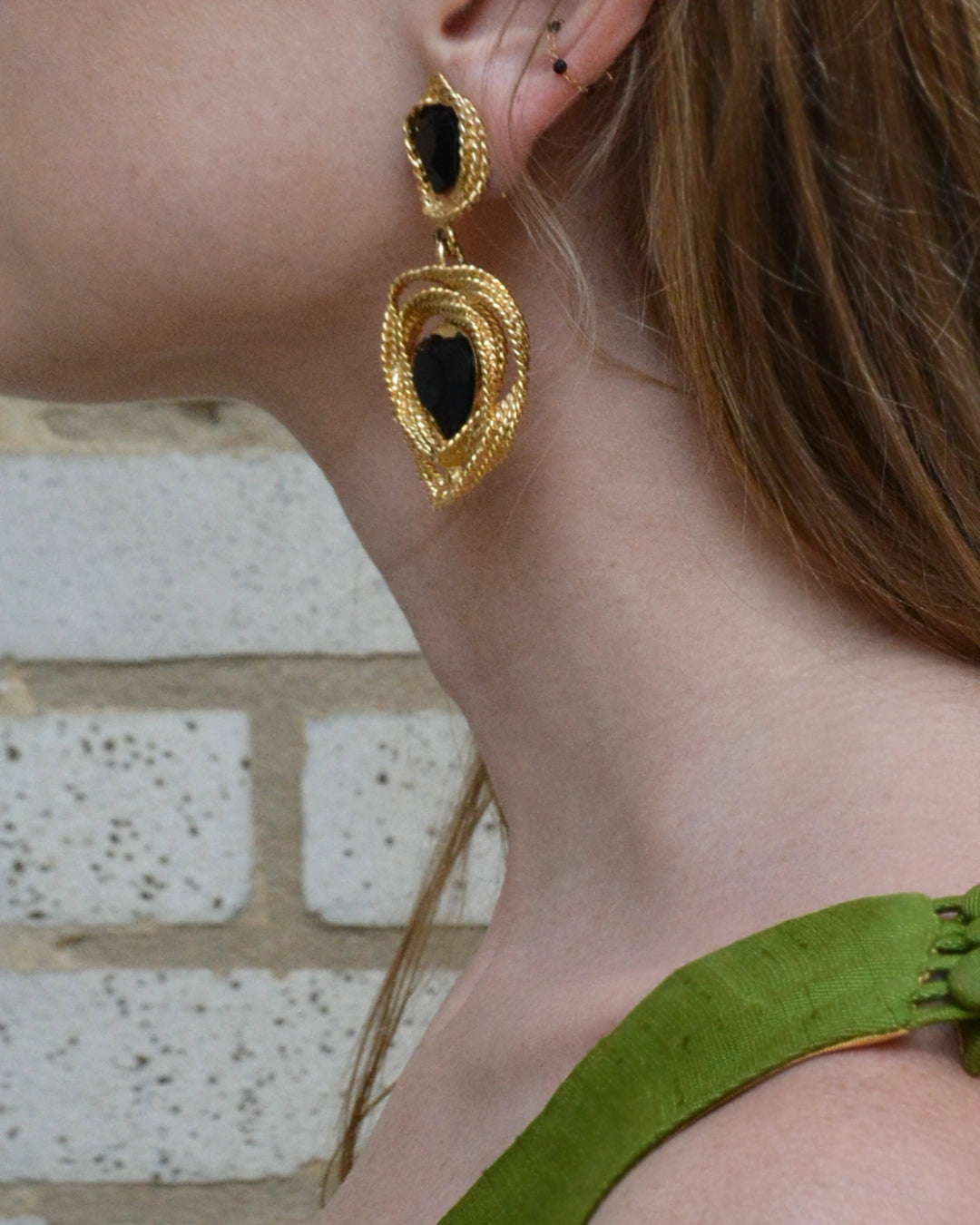 Vintage 90s Twisted Gold Heart-Drop Earrings