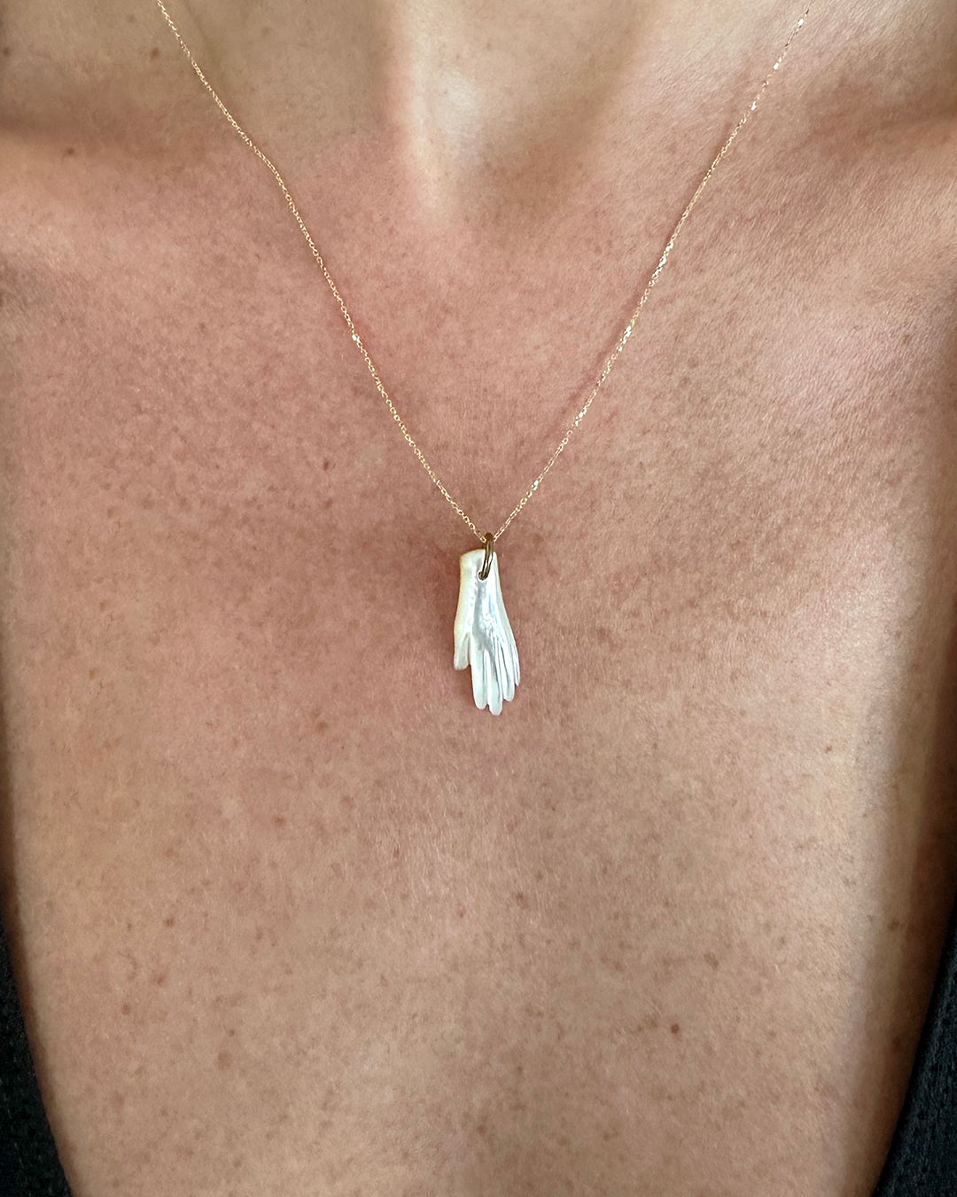 VICTORIAN MOTHER OF PEARL HAND PENDANT