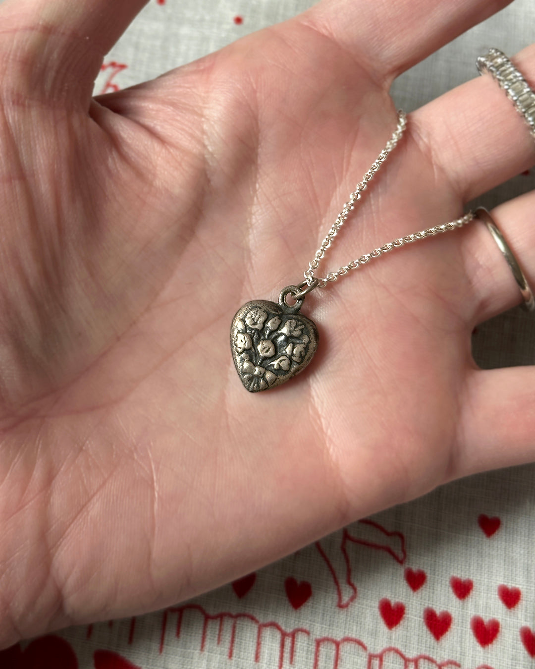 ANTIQUE VICTORIAN STERLING SILVER FLORAL HEART PENDANT