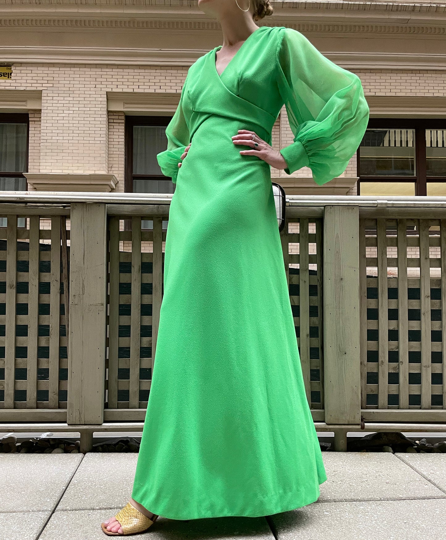 VINTAGE 1970s CROSS-FRONT LONG SLEEVE GOWN | M-L