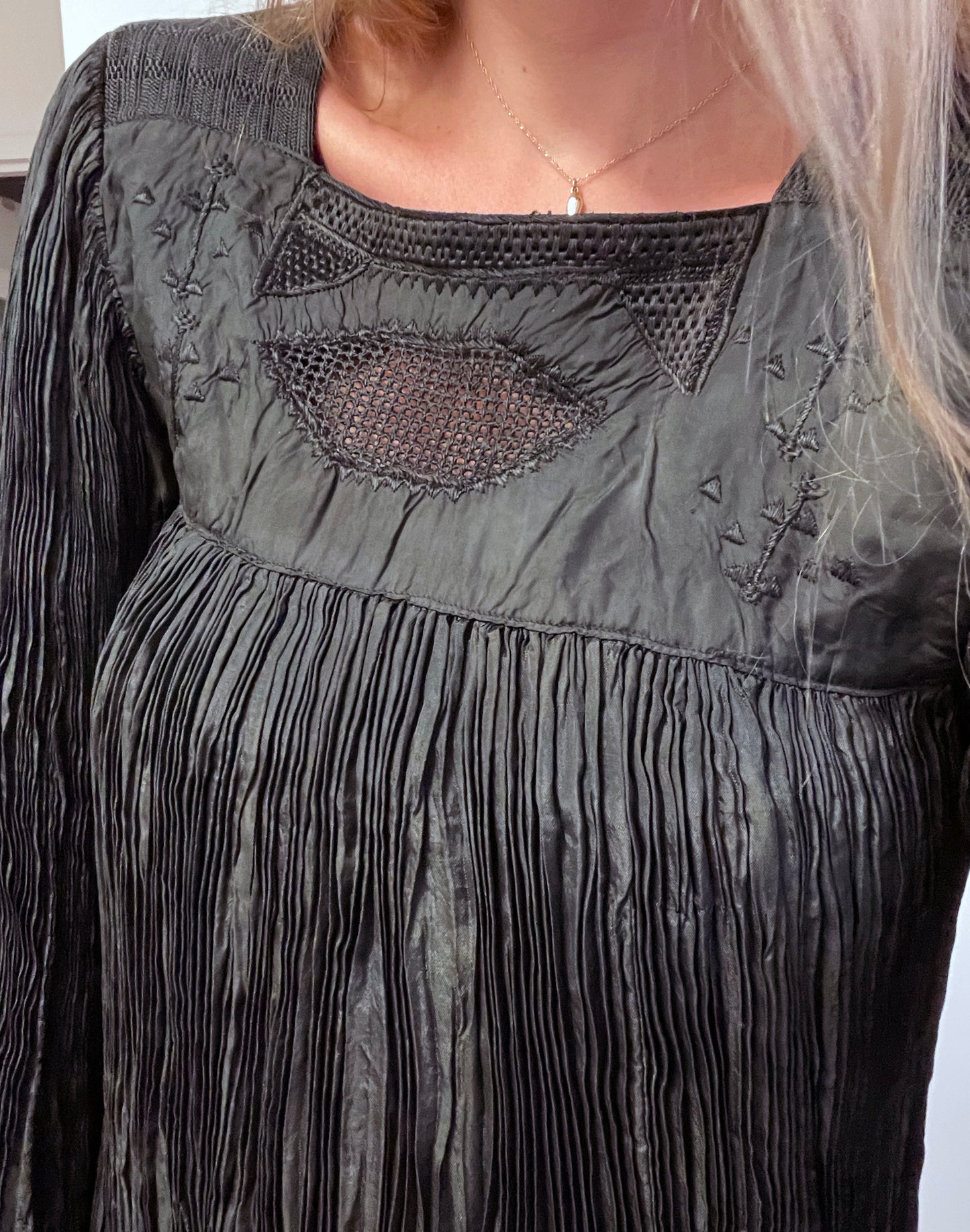 Rare Vintage Embroidered  Plissé Peasant Top