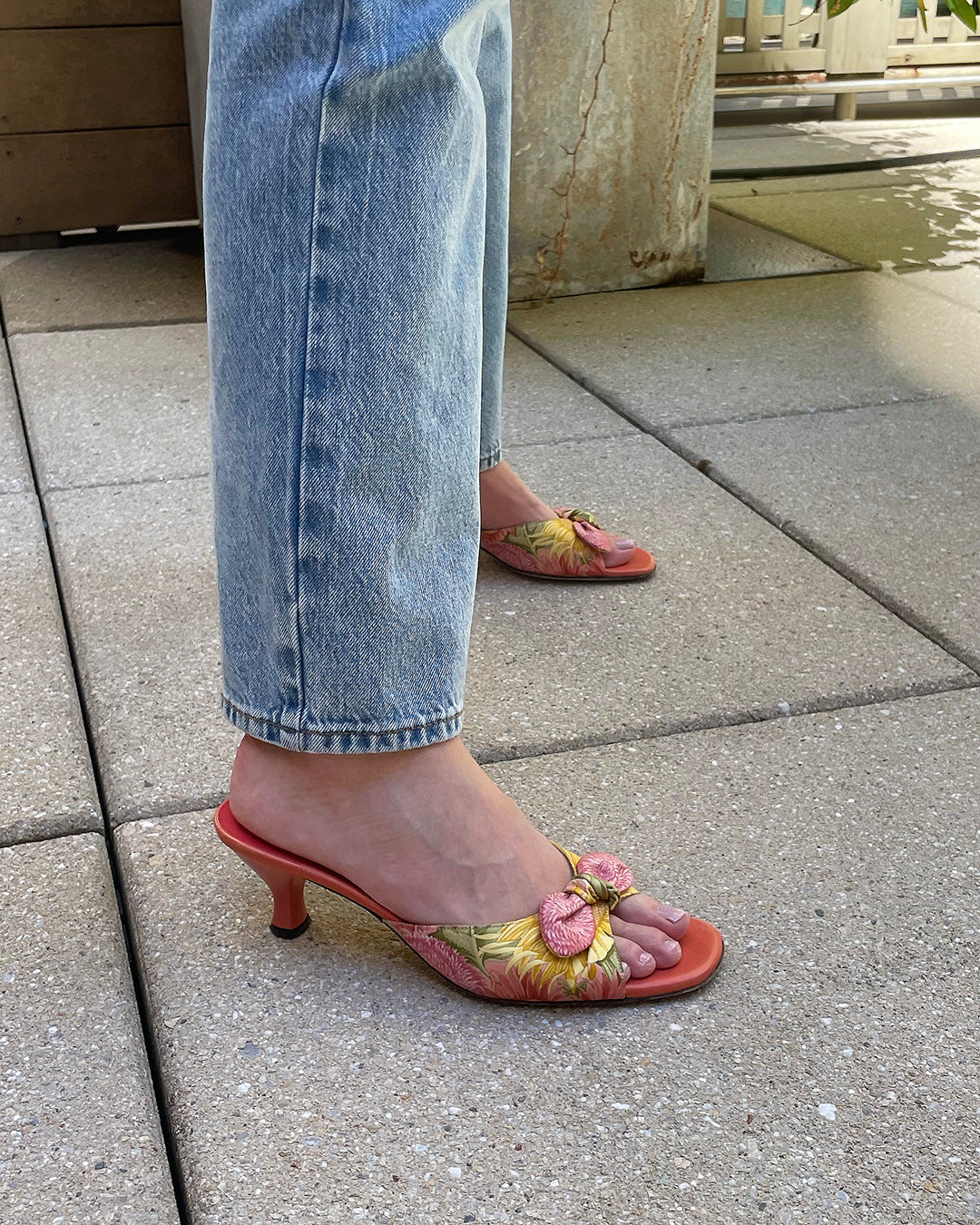 VINTAGE SALVATORE FERRAGAMO FLORAL MULES | 40