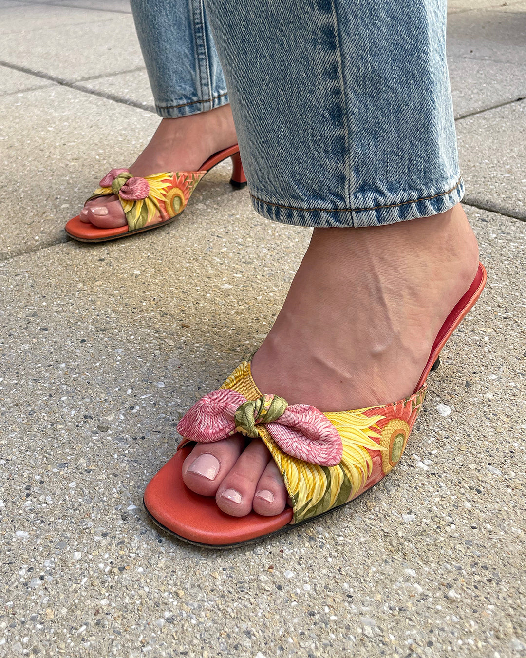 VINTAGE SALVATORE FERRAGAMO FLORAL MULES | 40