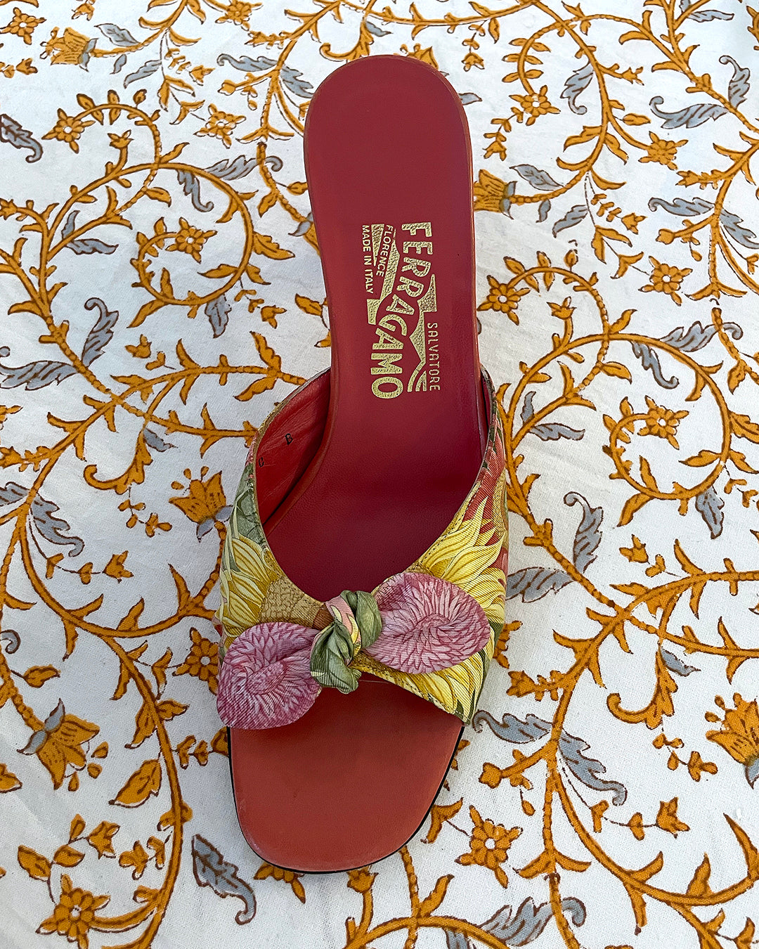 VINTAGE SALVATORE FERRAGAMO FLORAL MULES | 40